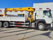 HOWO Truck Mounted Cranes Equipment 12 Tons XCMG For Lifting 6X4 LHD 400HP
