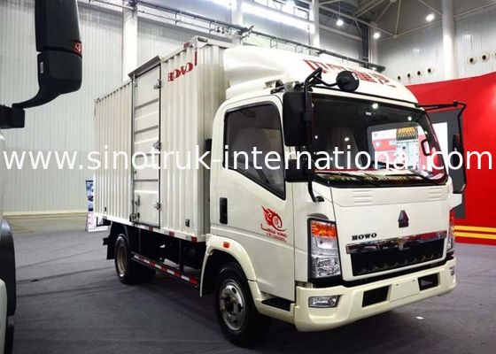 Light Duty Commercial Trucks / Delivery 17 Foot Box Truck With Low Fuel Consumption