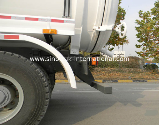 Vacuum Pump Sewage Suction Truck , Septic Vacuum Trucks With Euro 2  Emission Standard