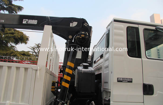 Heavy Duty Truck Mounted Crane 5 Tons SINOTRUK For Landscape Sanitation