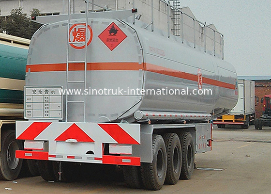 Oil Carrying Semi Trailer Truck , 55 Tons 60cbm Mn Steel Oil Tanker Truck