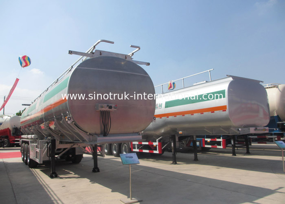 SINOTRUK HOWO Oil Semi Trailer Truck , Diesel Tank Truck with Trailer