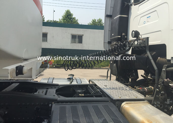 50 - 80 Tons 60cbm Oil Tank Truck For Oil Fuel Transport Polyurethane Painting