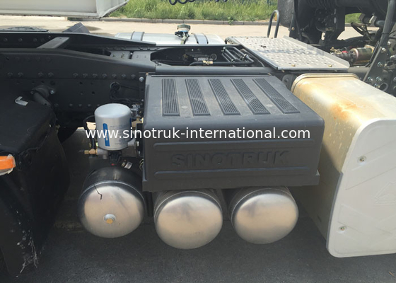 A7 Semi Trailer Truck 3 Axles Fuel Oil Delivery Truck With 50000L - 65000L Tank