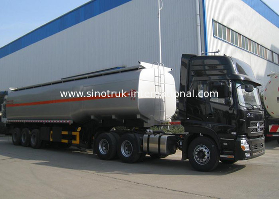 Oil Carrying Semi Trailer Truck , 55 Tons 60cbm Mn Steel Oil Tanker Truck