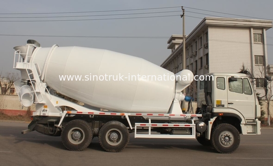 ISO Concrete Mixer Truck With Pump , Mobile Industrial Concrete Mixing Equipment