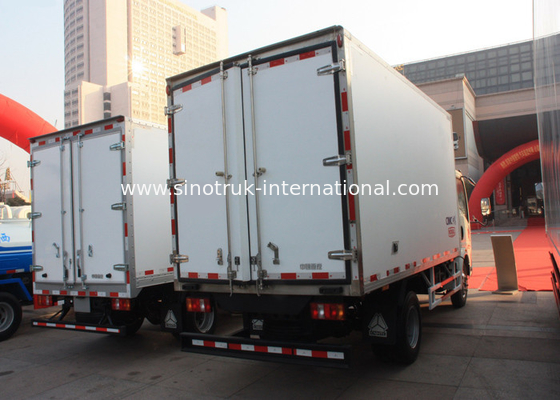 Vegetables / Fruits Refrigerated Delivery Truck 4X2 8 Tons with 140 HP Engine