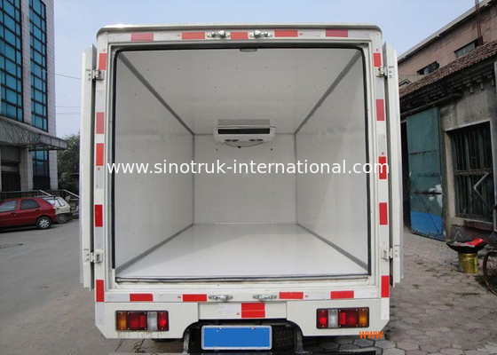 High Strength Frozen Foods RHD 8×4 Refrigerated Trucks And Vans 40 Ton Low Noise