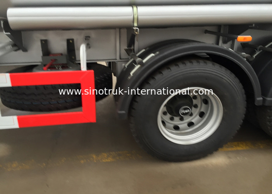 50 - 60 CBM SINOTRUK Oil Tank Truck 3 - 4 Axles Hydraulic Flatbed Trailer