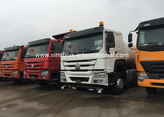 SINOTRUK Internal Anti - Corrosion Construction Water Transport Trucks 18 - 25CBM