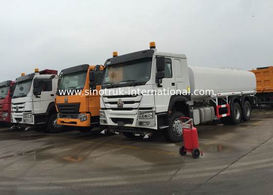 SINOTRUK Internal Anti - Corrosion Construction Water Transport Trucks 18 - 25CBM