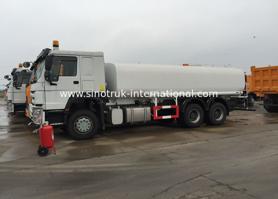 SINOTRUK Internal Anti - Corrosion Construction Water Transport Trucks 18 - 25CBM