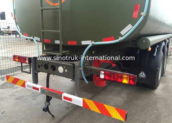 Stable Fuel Tanker Truck SINOTRUK HOWO 30 - 40 Tons For Oil Transportation 8X4 RHD