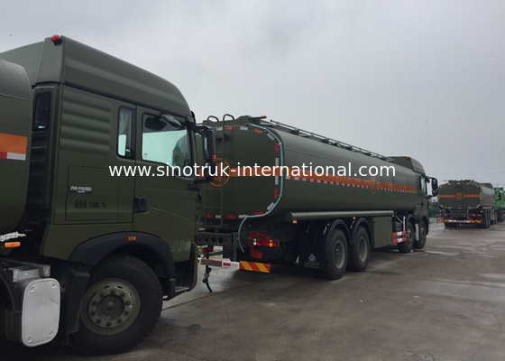 Stable Fuel Tanker Truck SINOTRUK HOWO 30 - 40 Tons For Oil Transportation 8X4 RHD