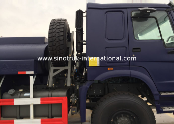 HOWO 4X4 LHD Gasoline Transporting Oil Tank Truck / Petroleum Tanker Trucks