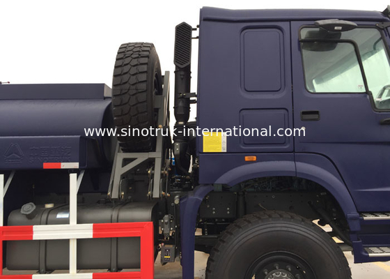 4X4 Off Road Oil Tank Trucks / Edible Oil Transport Truck Hydraulically Clutch