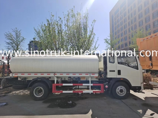 SINOTRUK Light Water Tank Truck LHD 5-8CBM Spraying Range Wide