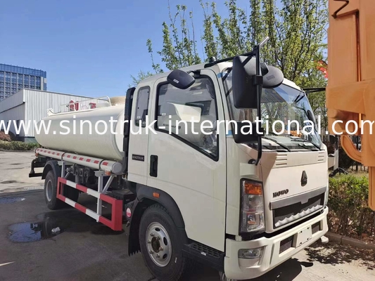 SINOTRUK Light Water Tank Truck LHD 5-8CBM Spraying Range Wide