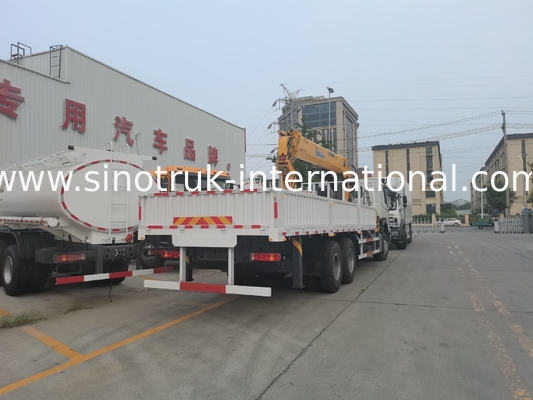 SINOTRUK Truck Mounted Cranes Equipment 12 Tons XCMG For Lifting 6X4 400HP