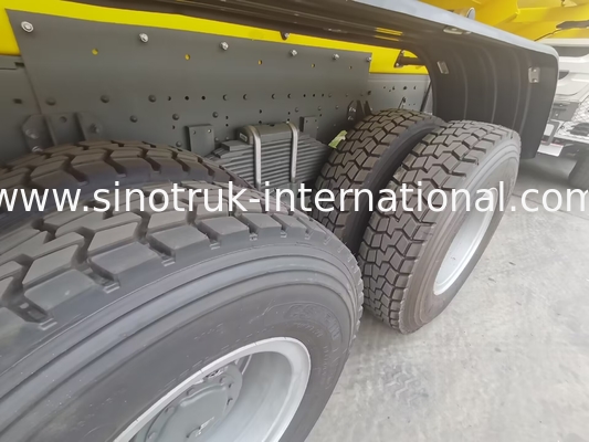 SINOTRUK HOWO 25CBM Oil Tank Truck 10 Wheels 400Hp 6 × 6 Multiple Compartments