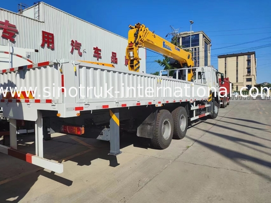 HOWO Truck Mounted Cranes Equipment 12 Tons XCMG For Lifting 6X4 LHD 400HP