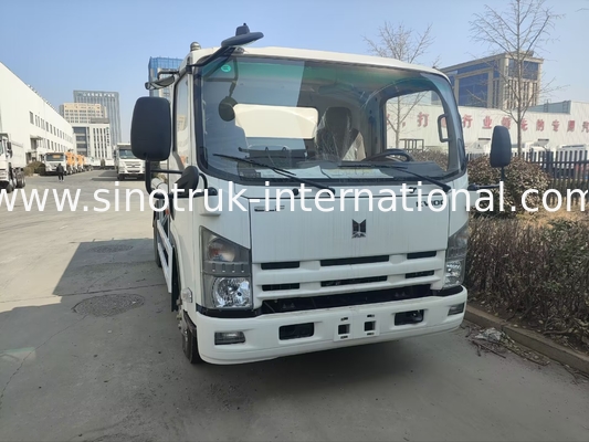 SINOTRUK HOWO 4X2 Transporting Oil Tank Truck SINOTRUK HOWO 5-6CBM