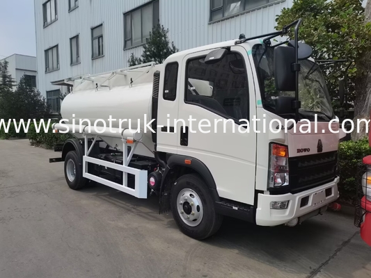 SINOTRUK HOWO 4X2 Transporting Oil Tank Truck SINOTRUK HOWO 5-6CBM