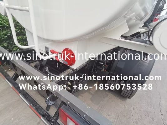SINOTRUK HOWO 4X2 Transporting Oil Tank Truck SINOTRUK HOWO 5-6CBM