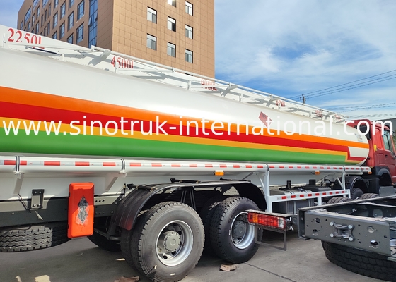 SINOTRUK HOWO Red 380HP 8×4 12Wheels High Capacity Oil Tank Truck