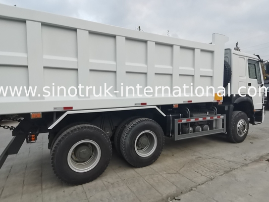 SINOTRUK HOWO 400HP Tipper Dump Truck For Construction A7 Military Bumper Warning Light