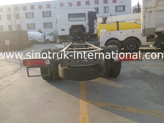 SINOTRUK HOWO Cargo Truck Chassis 16-20 Tons 4X2 LHD 300HP