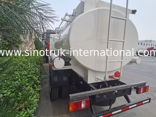SINOTRUK HOWO 4X2 6 Wheels Oil Tank Truck 5-6CBM Single Bin With Flowmeter