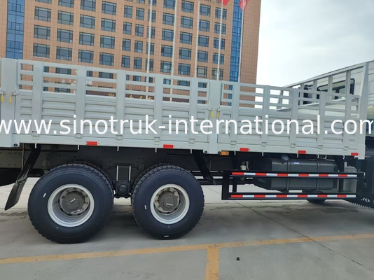Howo Full Drive Cargo Box Truck 400 HP 4 Axle