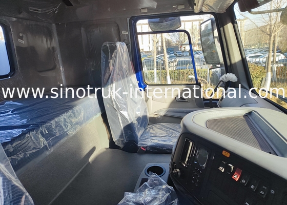 SINOTRUK HOWO 4x2 300HP Blue Chassis With 10m³ Water Tank Body