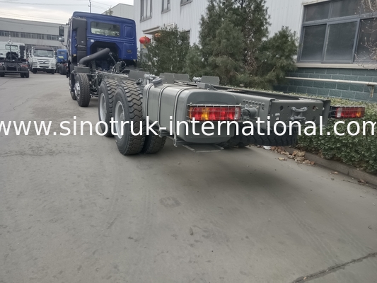 SINOTRUK HOWO Oil Tank Truck Chassis 400HP 8X4 LHD 50 Tons 40CBM