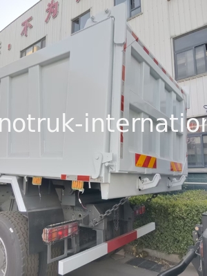 2 Passengers Sinotruk Hohan Tipper Dump Truck Weichai Engine 6 × 4 LHD 380HP With Manual Transmission Type