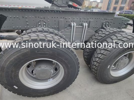 SINOTRUK 430 horsepower 6 × 4 tractor with a military bumper