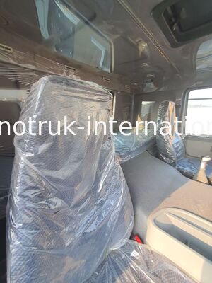 HOWO A7 Used Tractor Truck LHD 6X4 Euro 2 371 HP With Power Assisted Hydraulic Steering White
