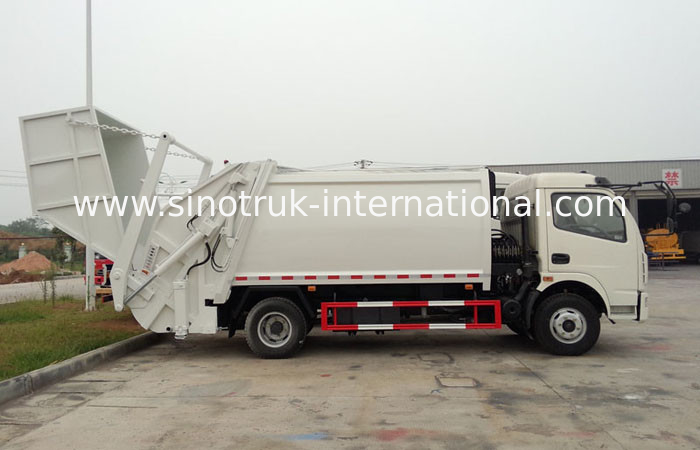 RHD 4X2 Garbage Collection Truck , Commercial Trash Compactor Truck 6CBM