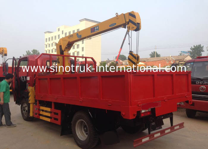 4X2 Euro2 Truck Mounted Hydraulic Crane 3.2 Tons XCMG For Municipal Constructional Engineering