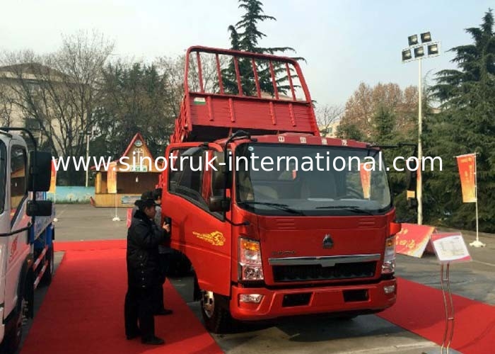 Light Duty Trucks SINOTRUK HOWO 5 Tons Light Truck for Logistics ZZ1047C2813C145