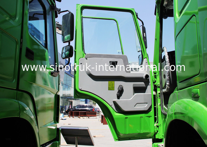 Municipal Administration Sinotruk Howo Dump Truck LHD 6X4 Drive Type White / Red