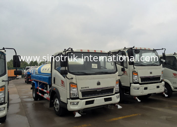 Sprinkling Truck 5 - 8CBM SINOTRUK HOWO Light Duty Truck Chassis For Road Flushing