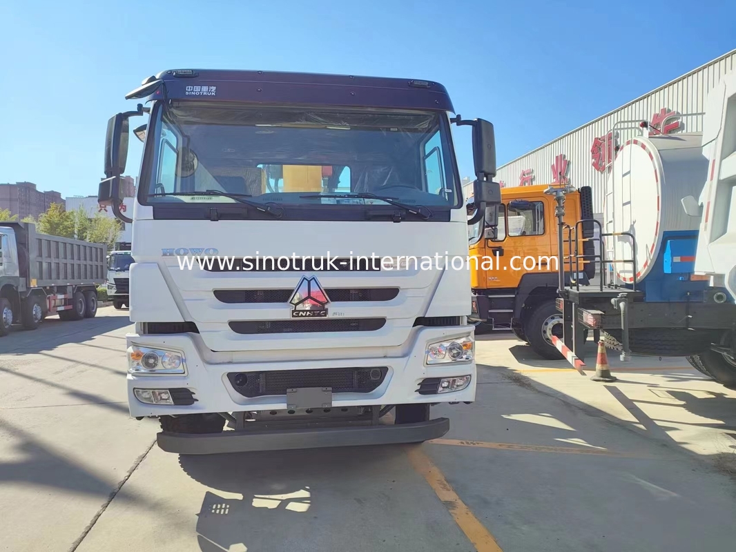 HOWO Truck Mounted Cranes Equipment 12 Tons XCMG For Lifting 6X4 LHD 400HP