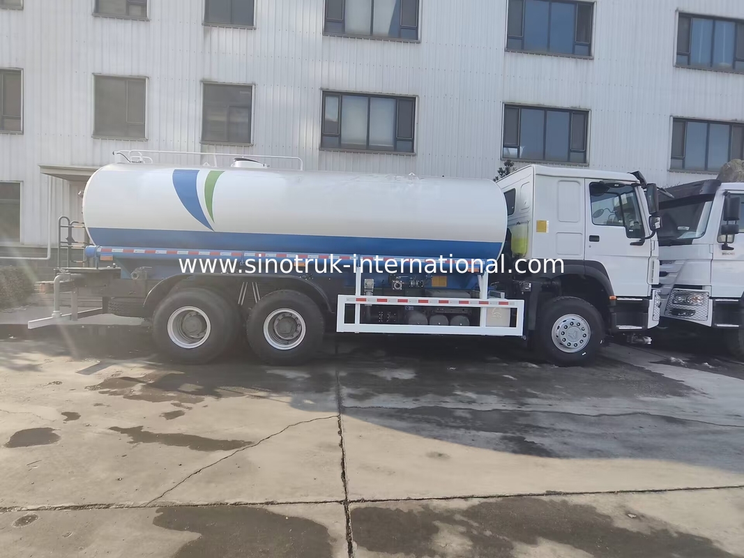 SINOTRUK HOWO Sprinkler Water Tank Truck 10-25CBM 6 X 4 Euro 2 400HP
