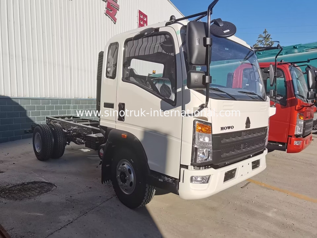 HOWO Small Goods Transporting Light Duty Trucks Two Sits Single Berth With A / C Chassis LHD