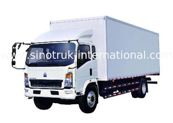 Light Duty Commercial Trucks / Delivery 17 Foot Box Truck With Low Fuel Consumption