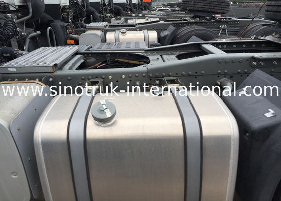 LHD 6 X 4 336HP 10 Wheels HOWO Tractor Truck HW76 Cab Single Berth Safety