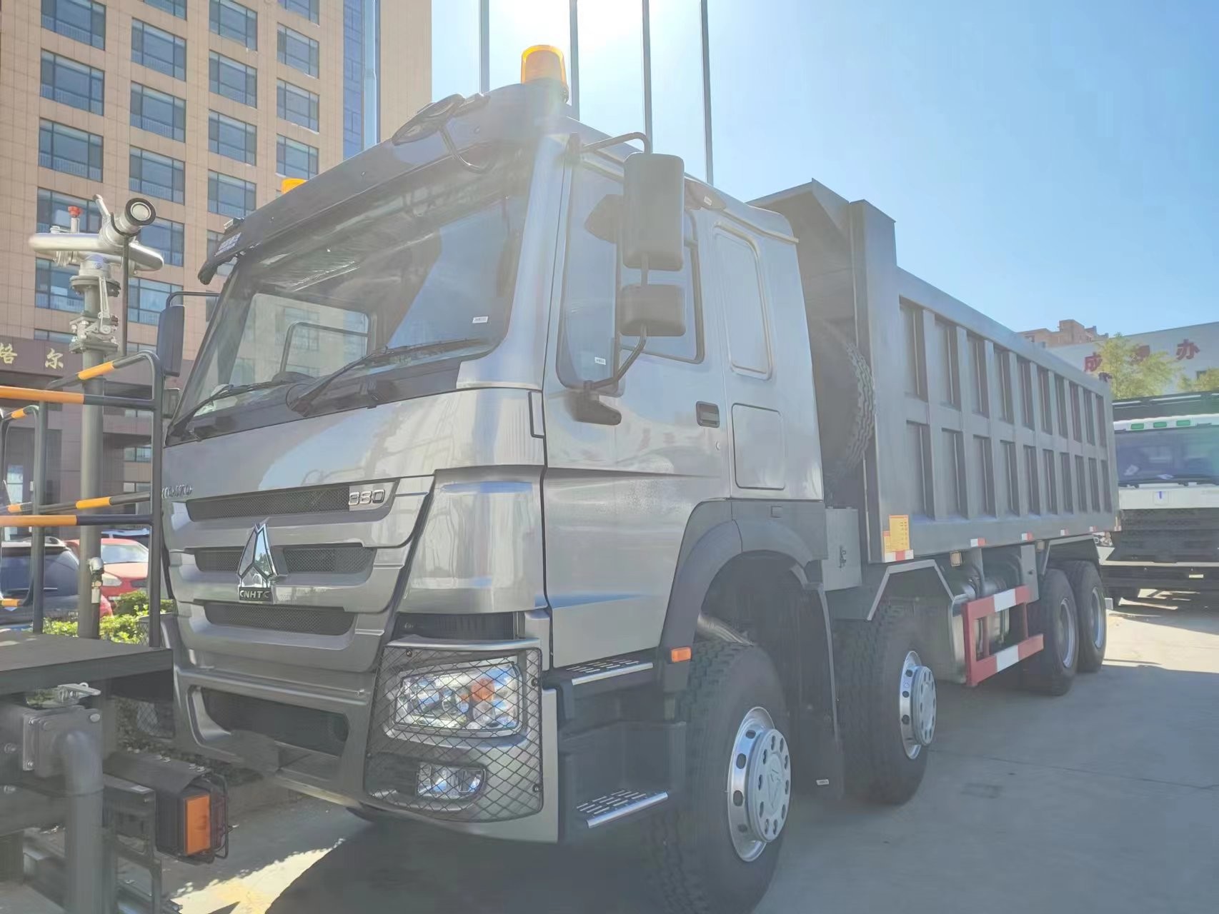 RHD 8×4 12wheels High Horsepower HOWO 26CBM Tipper Truck 380HP Low Fuel ...