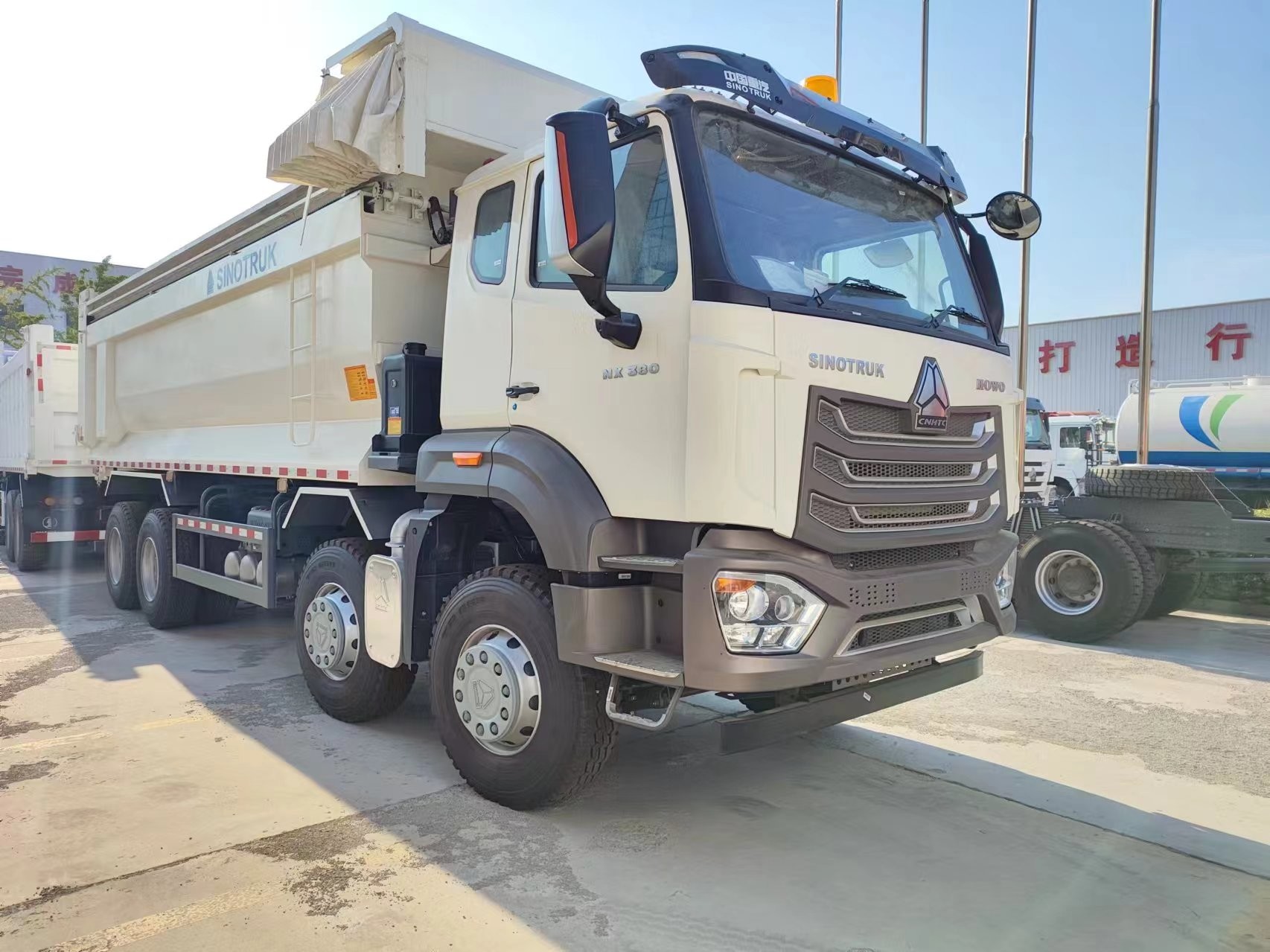 ZZ3317V386JB1R High Horsepower Low Fuel Consumption 380HP White U-type ...